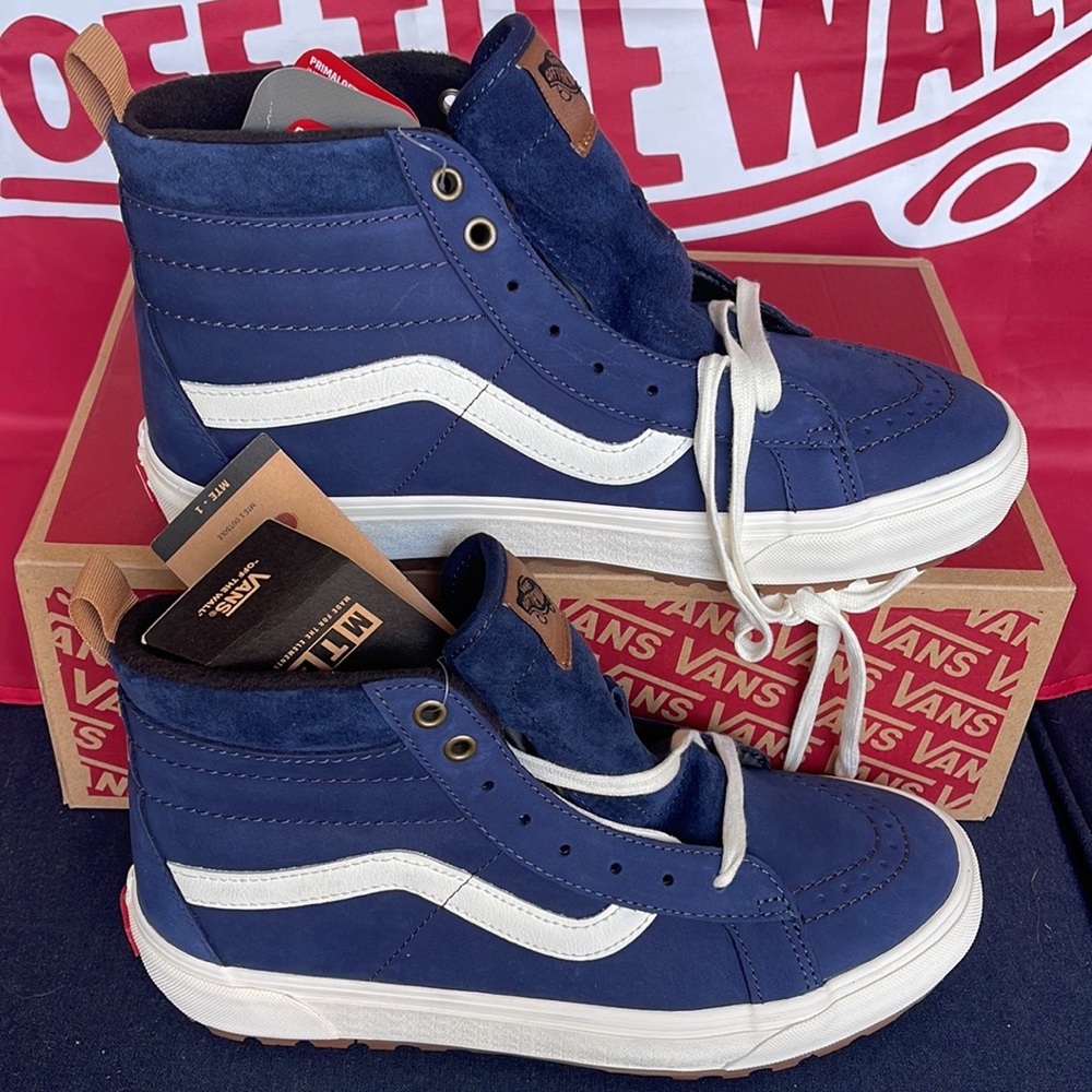 Vans Sk8-Hi Mte-1
Dress Blues/Nubuck
VNOA5HZYA07
WMNS boots - sneakers - Picture 7 of 16